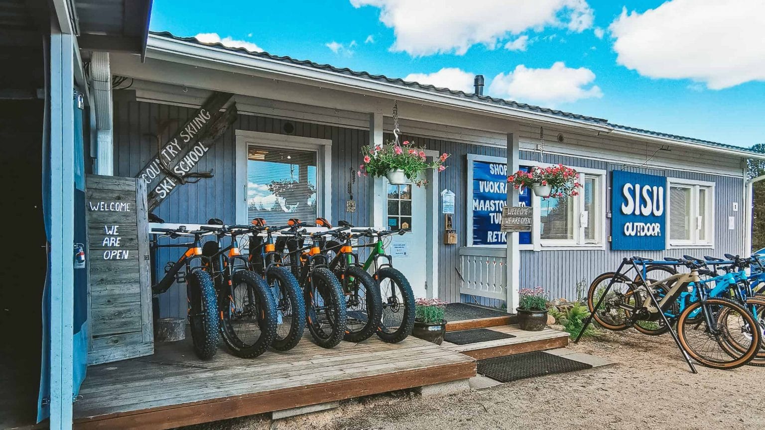 Sisu Outdoor, kauppa & palvelut Äkäslompolossa
